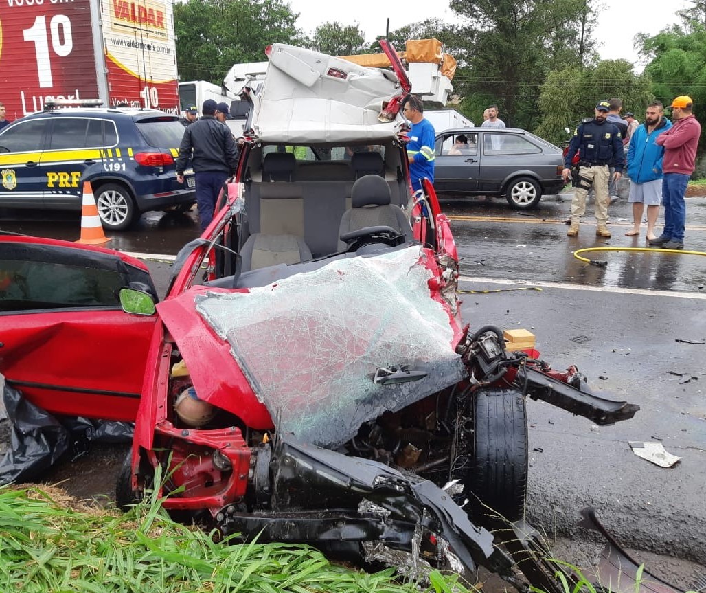 Homem morre em acidente na  BR-376 após carro ‘deslizar’ na pista