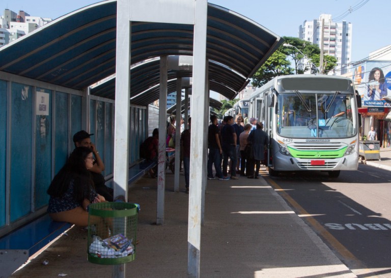 Sindicato de motoristas se mobiliza e ônibus atrasam