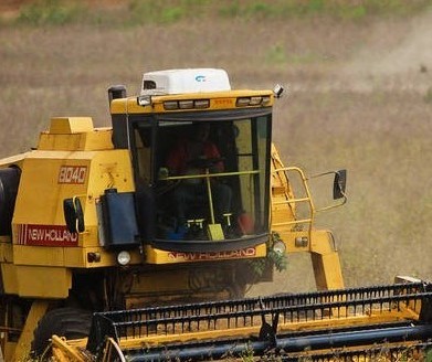 Condutores de máquinas agrícolas devem realizar registro