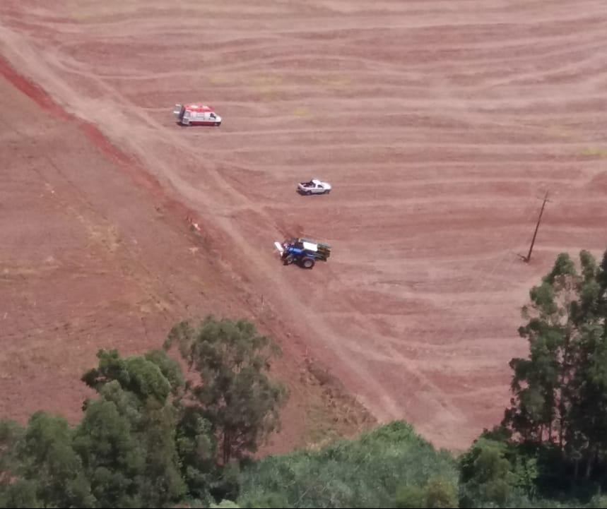 Agricultor é atropelado pelo próprio trator e morre