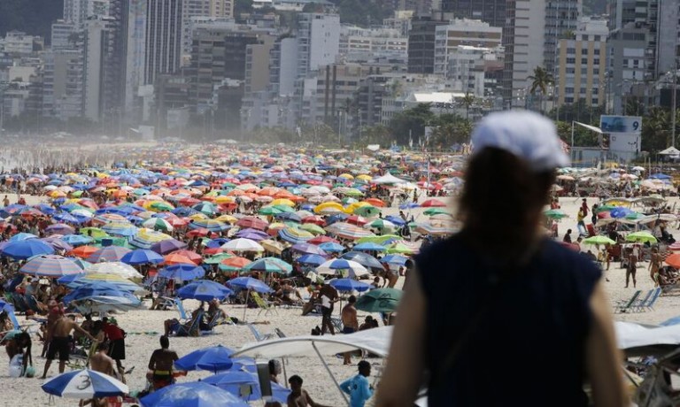 Após festas, notificações da Covid-19 voltam a subir em Maringá