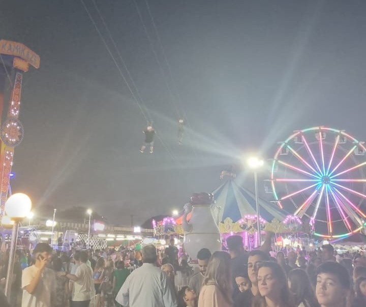 Tirolesa é novidade no parque de exposições e tem feito muito sucesso