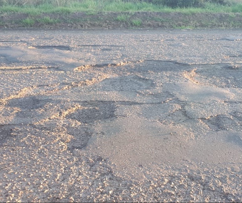 Motoristas relatam descaso com rodovia entre Colorado e Nova Esperança