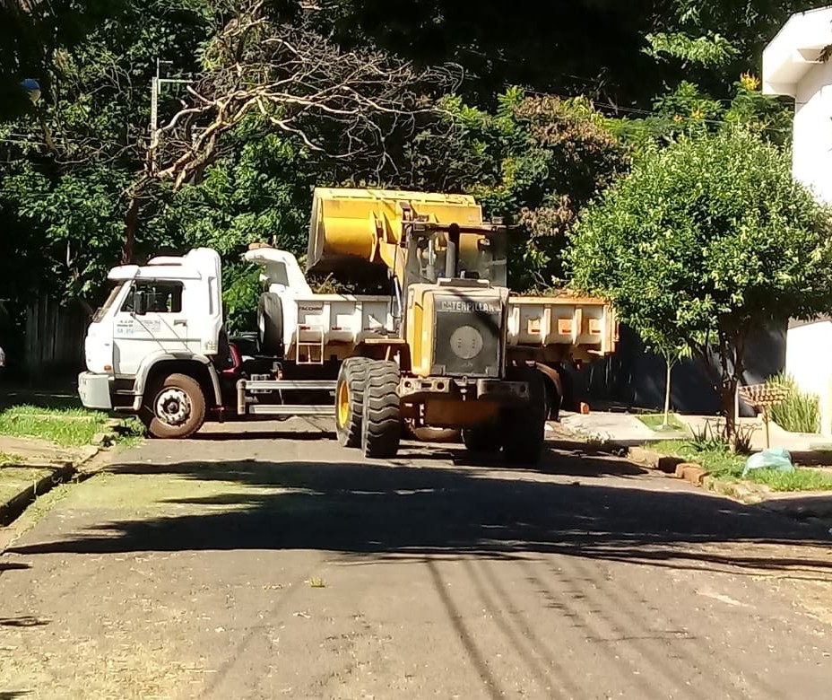 Cerca de 1,5 mil toneladas de troncos e galhos foram recolhidos após o temporal em Maringá