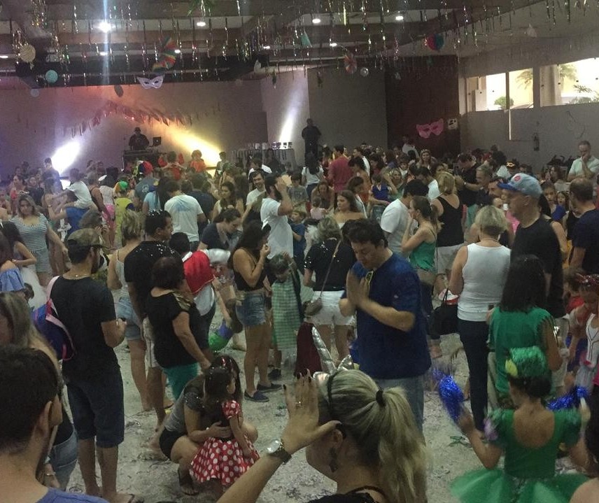 Carnaval à moda antiga encanta crianças