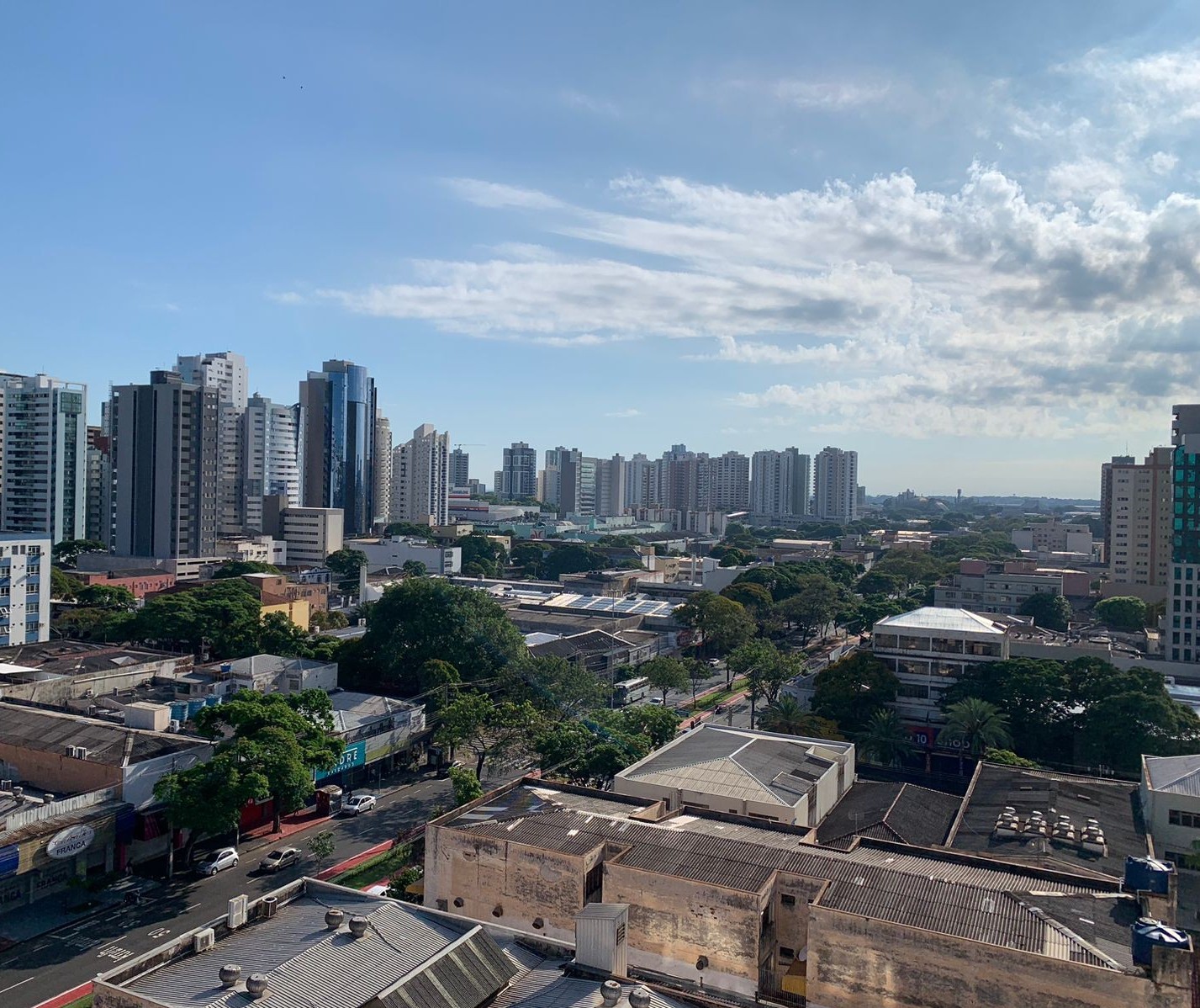 Calor intenso é destaque nesta sexta-feira (9), com máxima de 30°C em Maringá