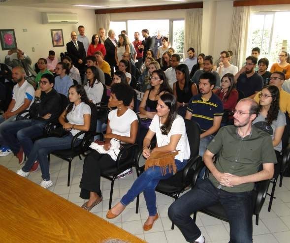 Paraná implanta residência técnica para recém-formados