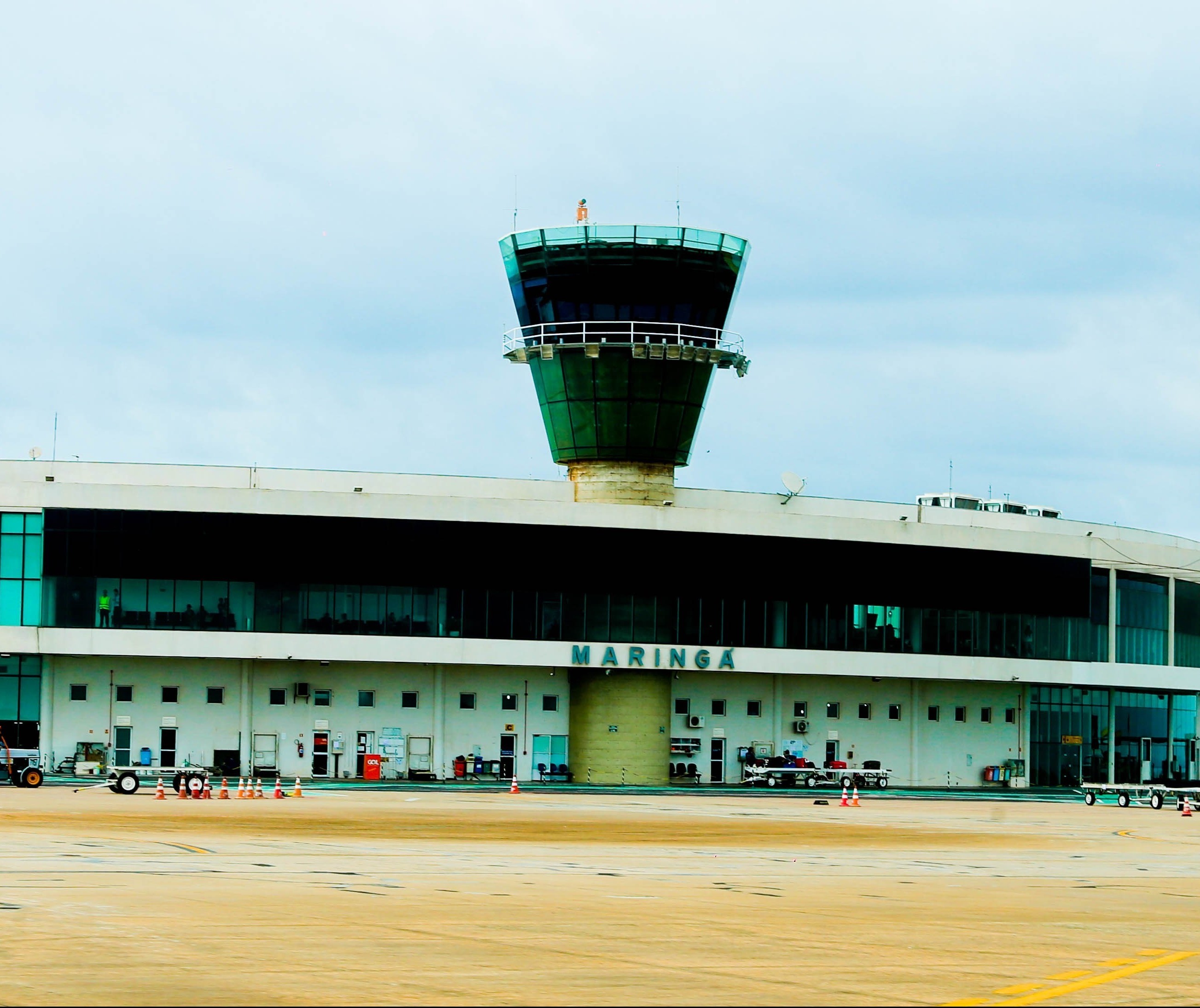 Projeto lido em sessão transforma aeroporto em empresa pública