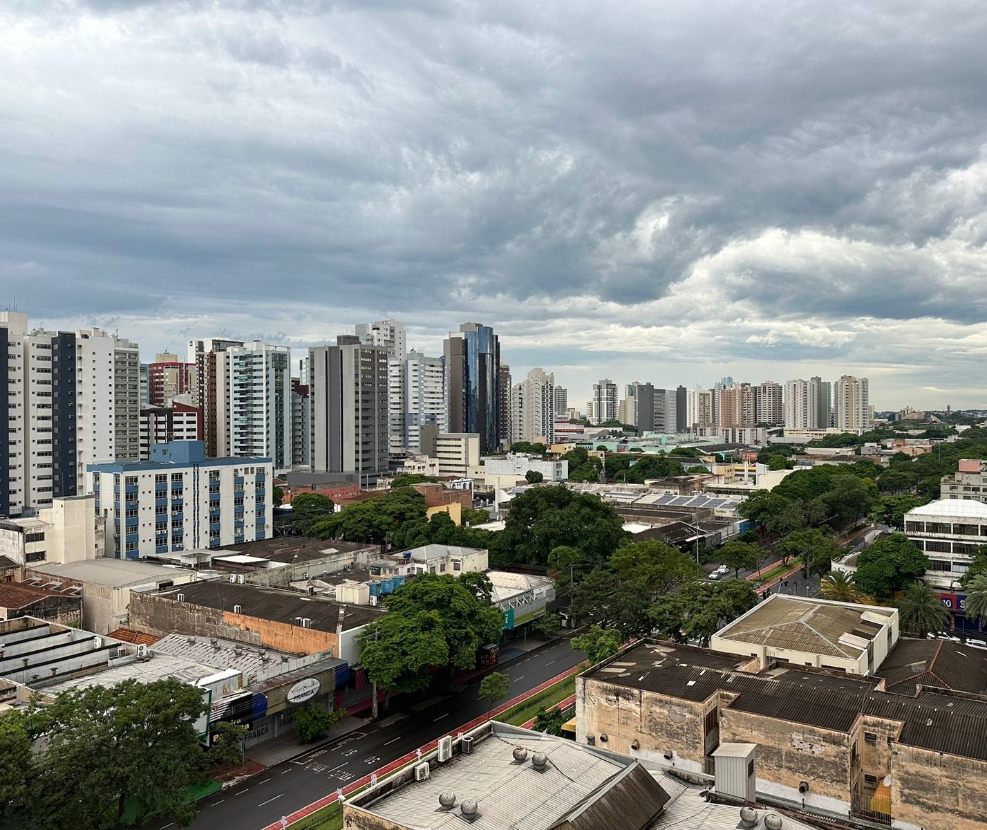 Sexta-feira (19) com chuva em Maringá; tempo segue instável nesse fim de semana