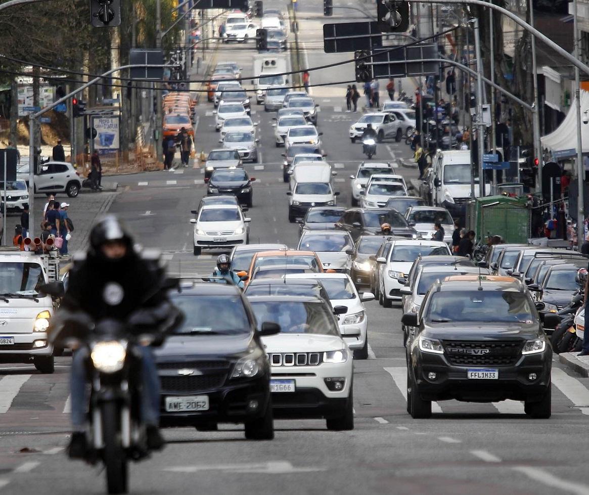 Carros, motos e caminhonetes terão IPVA 45% mais barato no Paraná