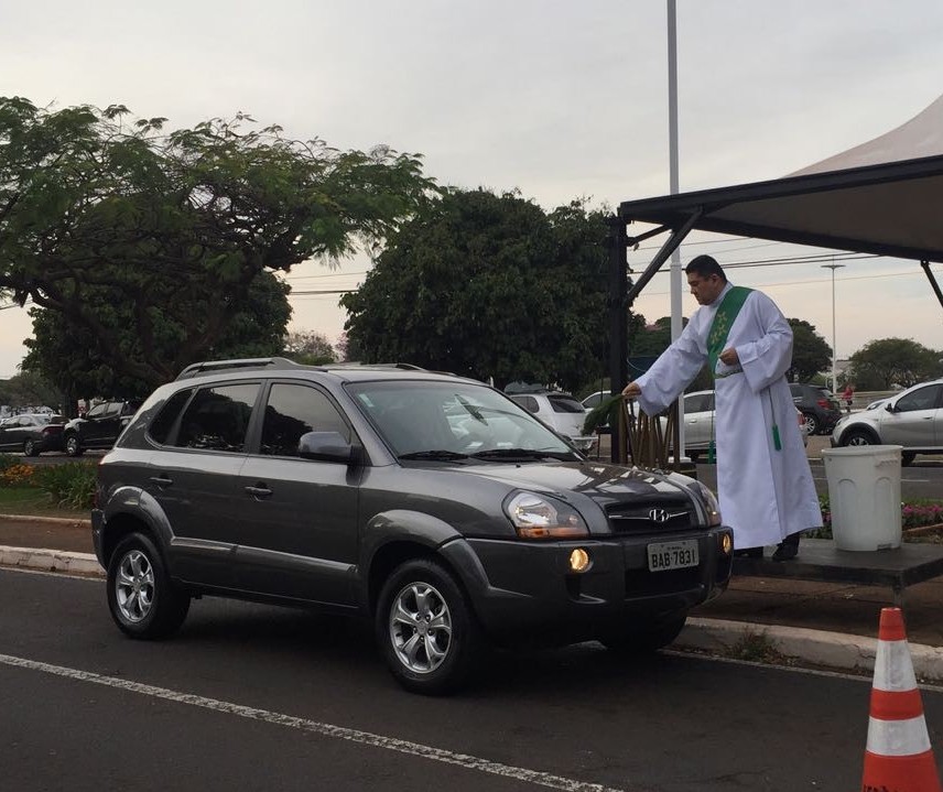 Motoristas acordam cedo para benção de São Cristovão