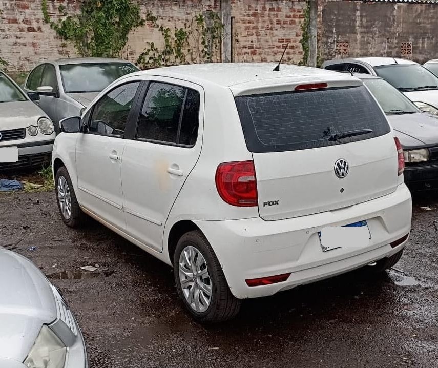 Carro suspeito de ter sido usado em duplo homicídio é apreendido com homem armado, no Jardim Alvorada