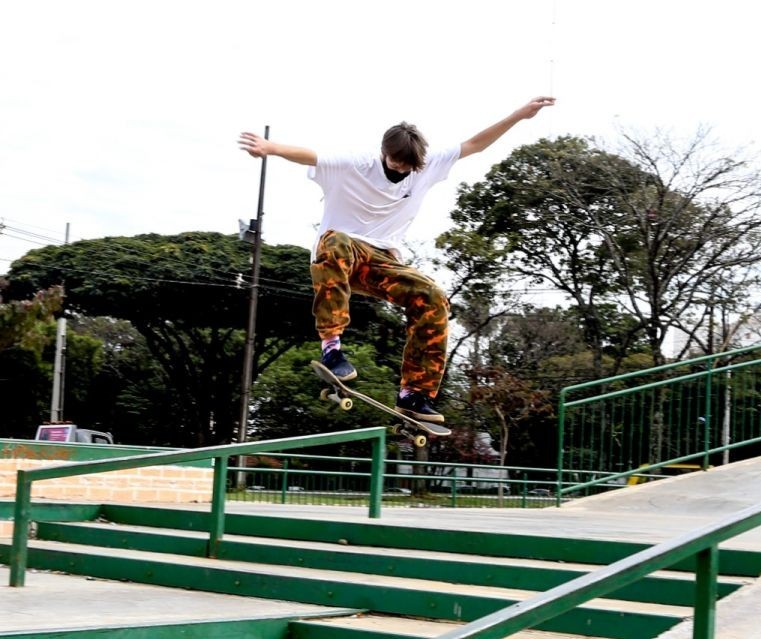 Maringá oferece aulas de skate gratuitas a crianças e adolescentes