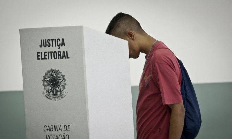 Candidatos que não estão bem na corrida eleitoral, apostam nos indecisos