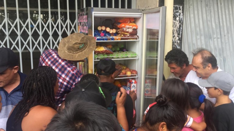 Primeira geladeira solidária de Maringá é inaugurada