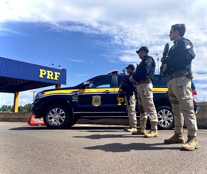 Menina interceptada pelo pai em colégio é resgatada pela PRF