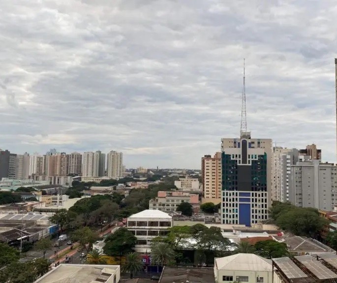 Segunda-feira (17) amanhece com muita nebulosidade em Maringá