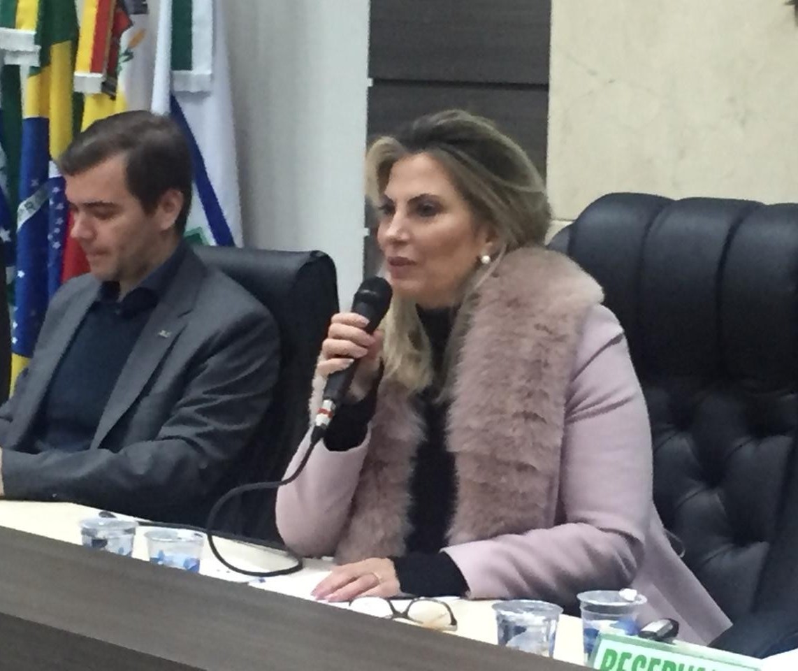 Governadora  diz que solução para saneamento será empresa municipal para compartilhar sistema com Sanepar