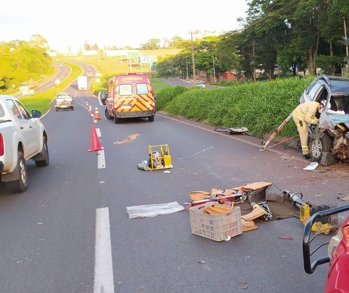 Duas pessoas ficam feridas em acidente na BR-376 em Maringá