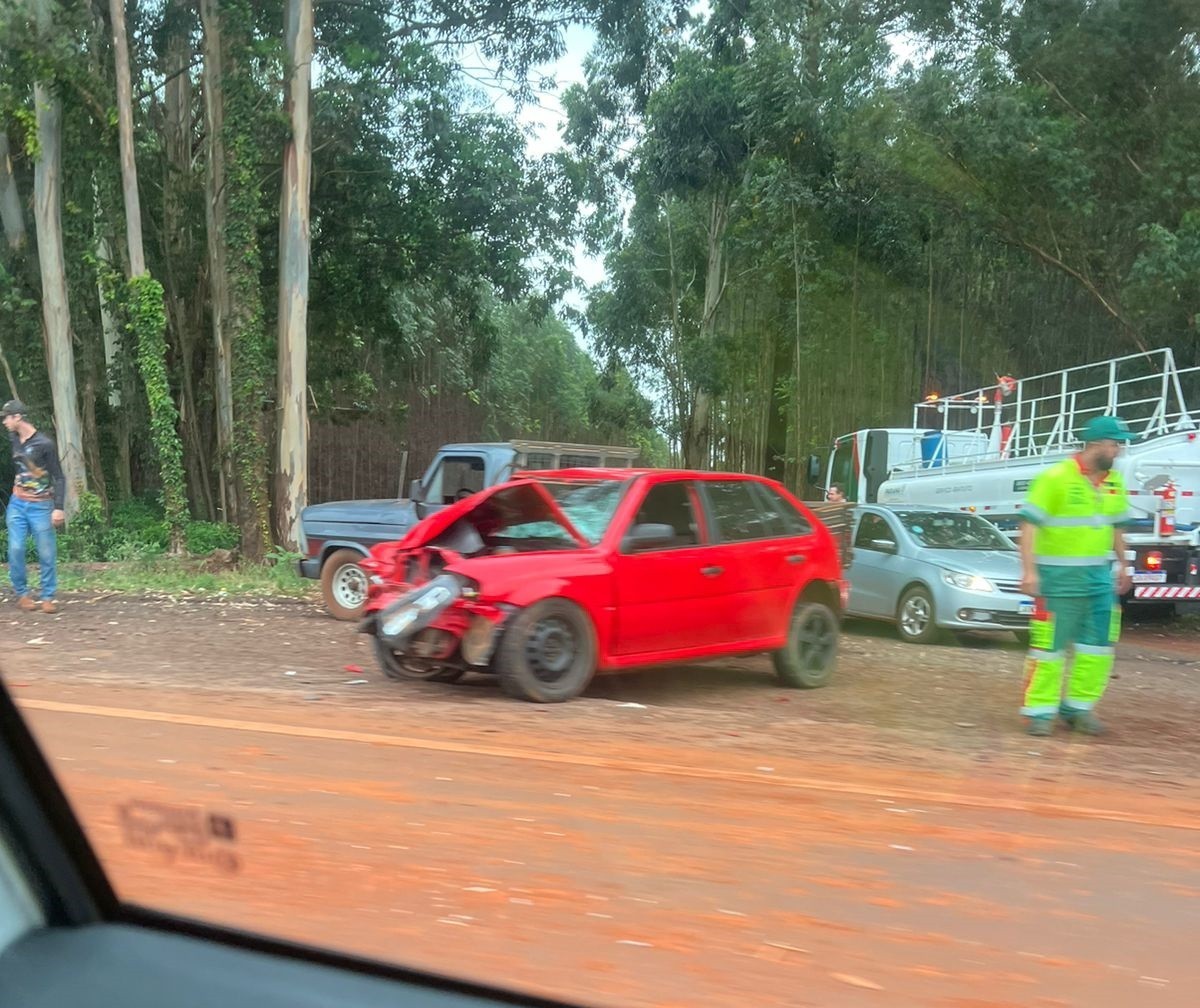 Trabalhadores rurais transportados em carroceria de caminhonete ficam feridos em acidente na BR-369