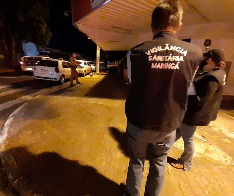 Bar flagrado aberto na madrugada é autuado em Maringá