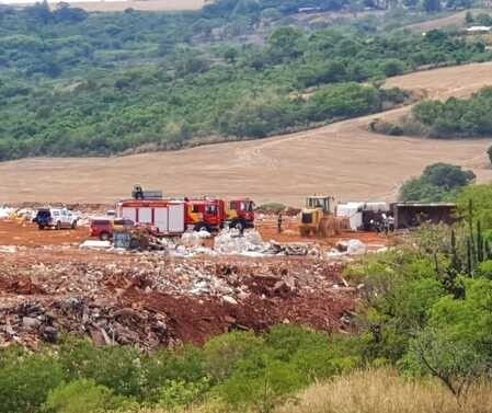 Carreta tomba e motorista morre em acidente de trabalho em Maringá