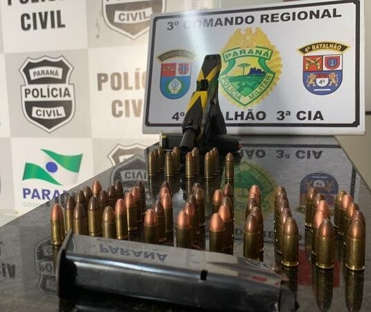 Homem é preso com pistola e ‘kit rajada’ em carro em Marialva