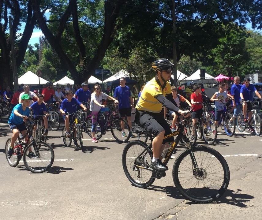 Pedalada alerta maringaenses sobre vacinação contra pólio