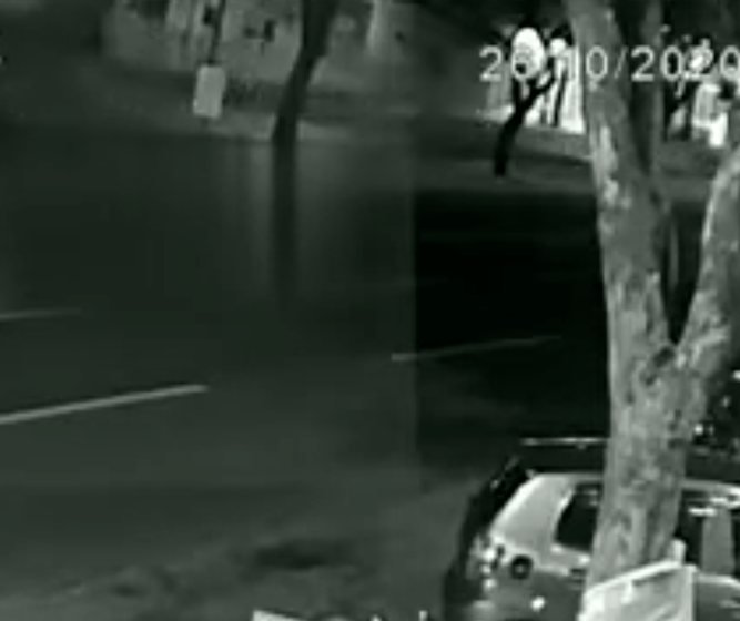 Vídeo mostra capotamento na Av. Colombo; motorista sofreu ferimentos graves