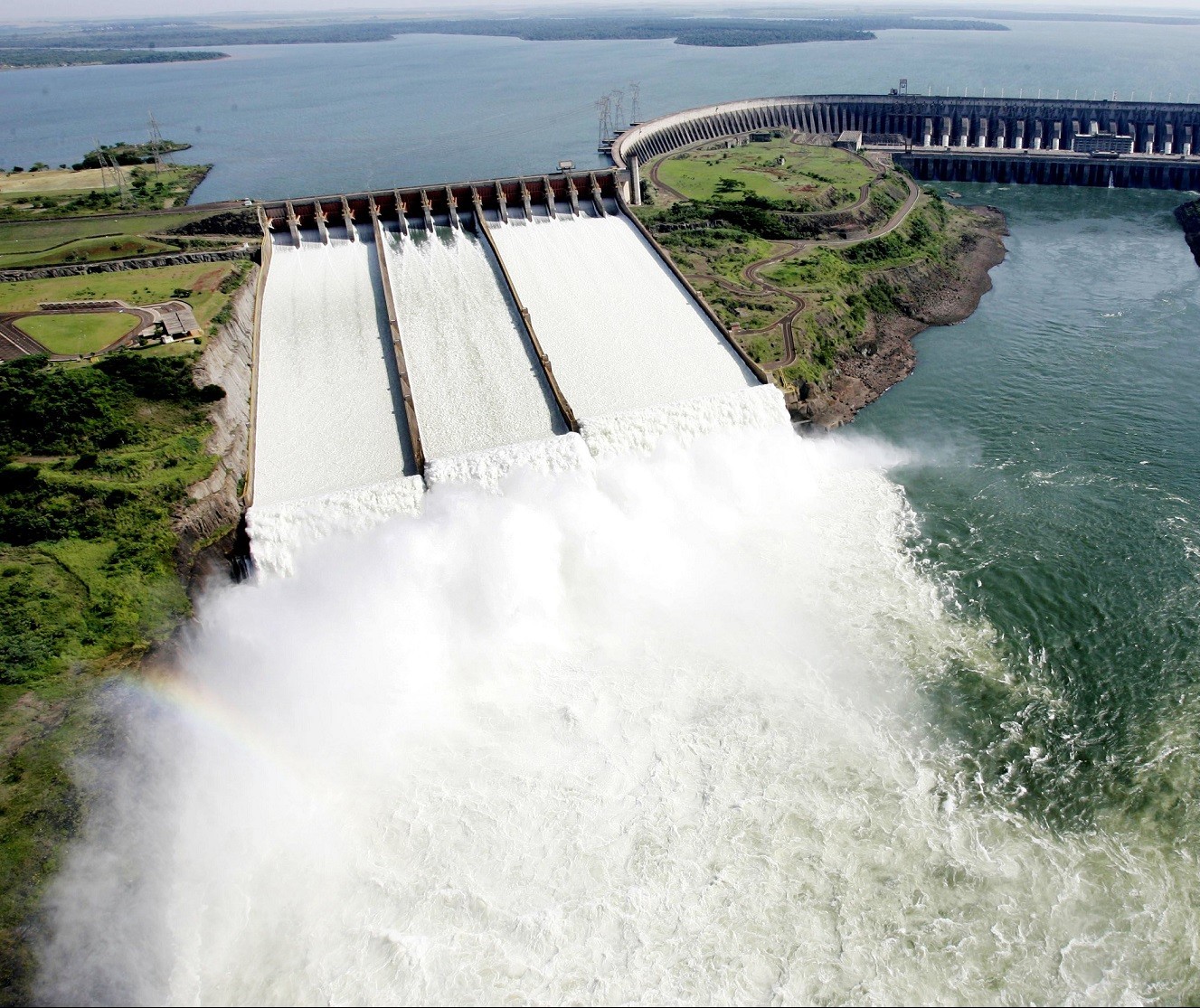 Paraguai pretende aumentar tarifa de Itaipu em 24%; Brasil negocia