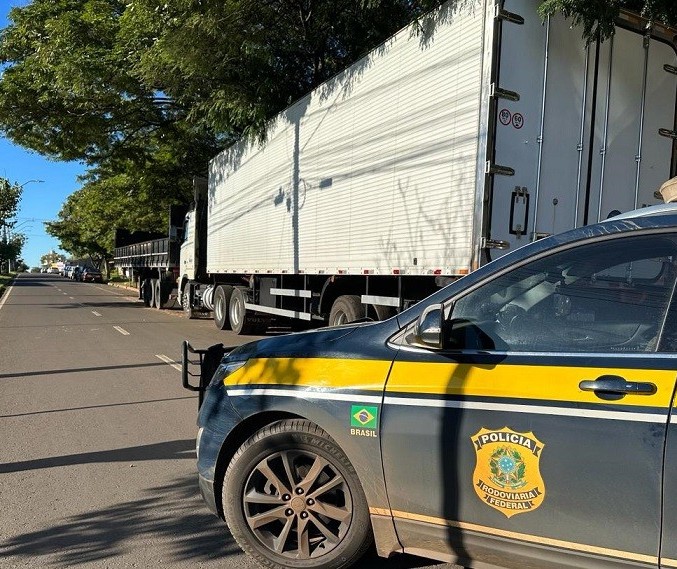 Caminhão frigorífico transportava quase três toneladas de maconha