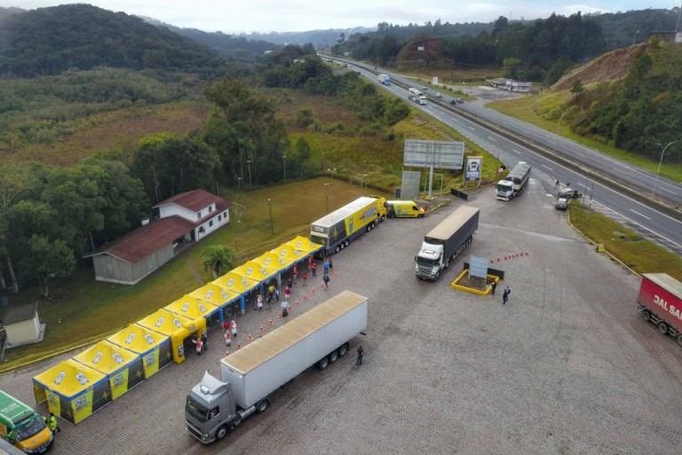 Primeiro lote de vacinas da Janssen será destinado a trabalhadores do transporte, diz Sesa