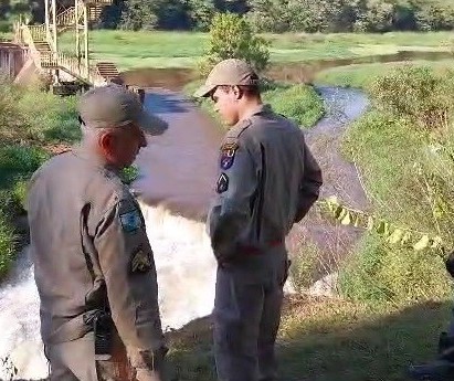 Polícia e bombeiros seguem nas buscas por criança desaparecida no Parque Daisaku Ikeda, em Londrina