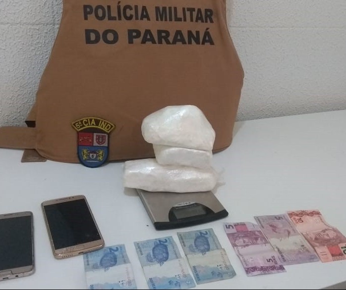 Polícia prende suspeitos e apreende cocaína na PR-323