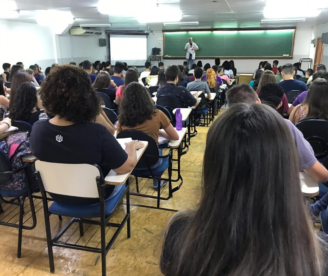 Inscrições para plantão de véspera do vestibular da UEM estão abertas