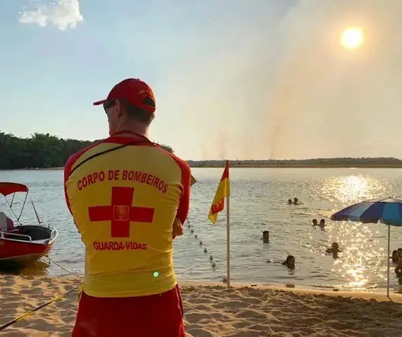 Bombeiros orientam para cuidados nas prainhas do noroeste neste fim de ano