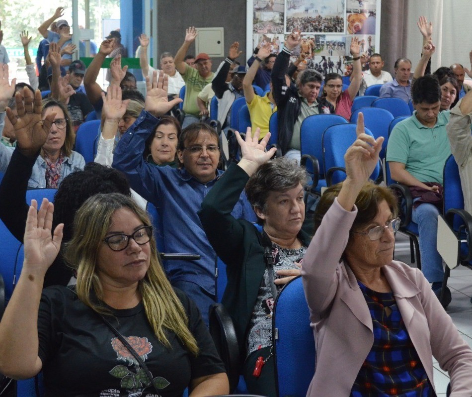 Servidores ligados ao Sinteemar entram em estado de greve