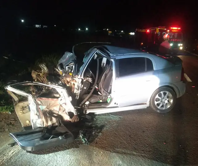 Motorista morre ao bater de frente contra caminhão em Paranavaí