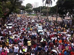 Marcha para Jesus reúne centenas de fiéis em Maringá