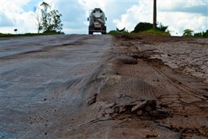 Ouvinte da CBN reclama dos buracos e ondulações no Contorno Sul de Maringá