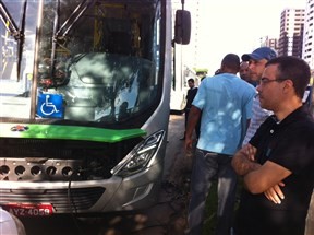 Segundo dia de greve dos motoristas de ônibus da TCCC começou com tranquilidade, mas no meio da manhã, reviravolta