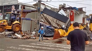 Após 18 dias, carro é retirado de prédio na Avenida São Paulo, em Maringá