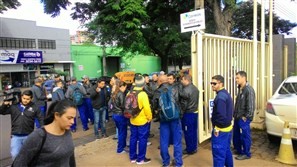 Funcionários dos Correios entram greve por tempo indeterminado