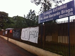 Núcleo Estadual de Educação de Maringá aguarda autorização para pedir reintegração de posse de colégio ocupado