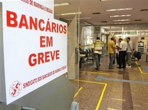 Bancários fazem manifestação no centro de Maringá em mais um dia de greve