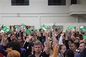 Professores da rede estadual de ensino suspendem a greve