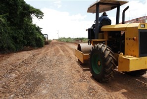 Prefeitura intensifica reparos em estradas rurais de Maringá