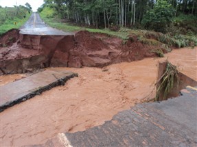 Trecho entre Colorado e Itaguajé, na PR-542, está interditado por tempo indeterminado