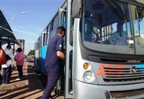 Ministério Público quer anular decreto que institui o fim do pagamento em dinheiro nos ônibus de transporte coletivo de Maringá