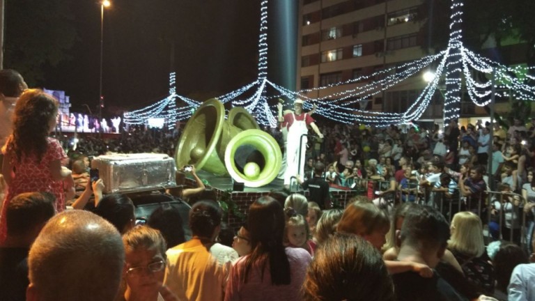 Luzes do Natal são acesas em Maringá